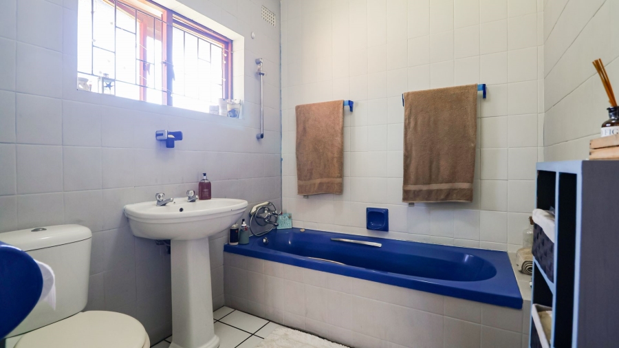 4 Bedroom Property for Sale in Sedgefield Central Western Cape